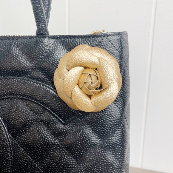 Camellia Flower Vegan Leather Magnetic Bag Charm - Picture 7 of 10